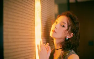 陈瑶刺绣连衣裙性感光影写真图片_4