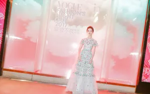 陈瑶刺绣长裙甜美性感写真图片_2