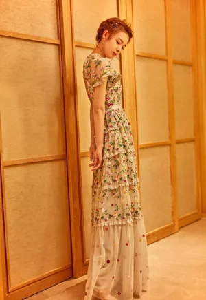 陈瑶刺绣长裙甜美性感写真图片_8