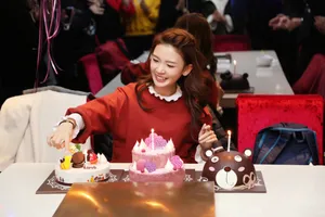 陈瑶生日会现场性感写真图片