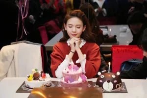 陈瑶生日会现场性感写真图片_2