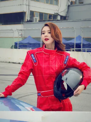 陈瑶红色赛车服性感迷人写真_1