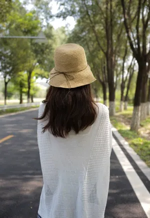 陈瑶花园街拍唯美写真_1