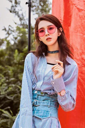 陈瑶香蕉街拍写真图片_5