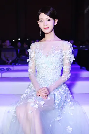 陈瑶2016嘉人中国风白色典雅纱裙写真_2