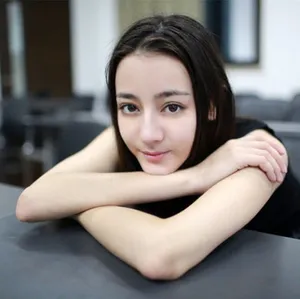 郑爽金晨陈瑶胡冰卿李沁细数颜值爆表的90后女星_15