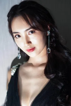 王紫璇“黑白天鹅”造型美艳写真图片_2