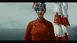 王紫璇《河神》小神婆顾影人物剧照图片_3