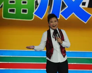 贾玲《酷口播报》新闻女主播花絮图片_2