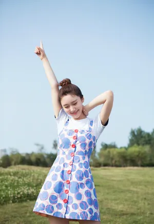 王子璇清新甜美时尚写真图片