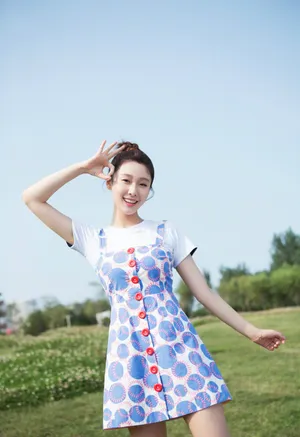 王子璇清新甜美时尚写真图片_4