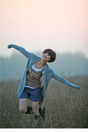 曹曦文短发户外清新甜美气质写真图片_2