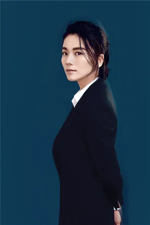 曹曦文短发优雅干练西服套装写真图片_5