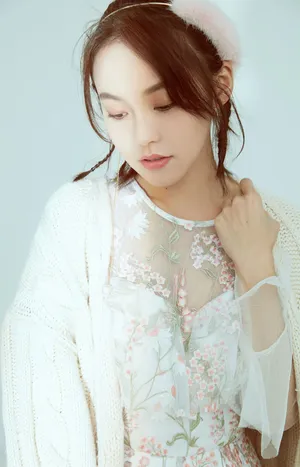 张佳宁复古风清新养眼写真图片_6