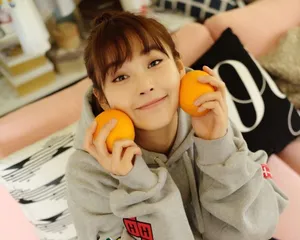 张佳宁假日与水果相配之美图_1