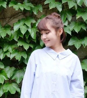 张佳宁初夏衬衫绿意盎然写真图片_2