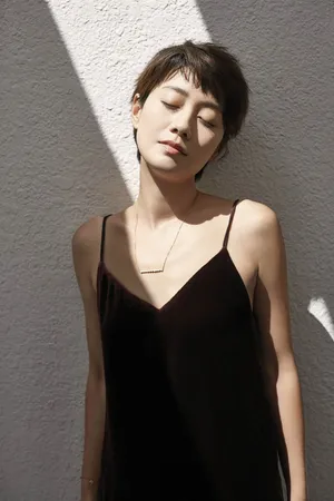 马伊琍简约风性感迷人时尚写真图片_4