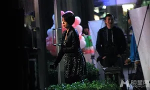 文章夫妇携女现身满月宴马伊琍挺大肚狂吃不已_14