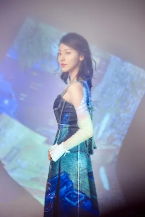 黄梦莹牛仔裙休闲性感写真图片_3