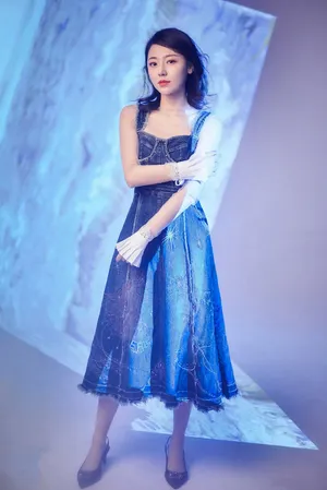 黄梦莹牛仔裙休闲性感写真图片_5