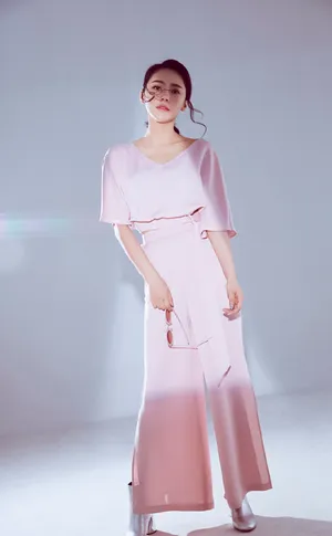 黄梦莹优雅灵动时尚写真图片