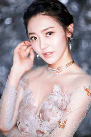 黄梦莹性感深V礼服活动照高清图片_2