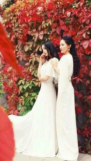 迪丽热巴黄梦莹花丛唯美婚纱照写真图片_1