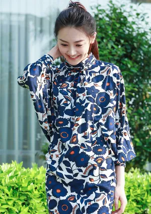 黄梦莹碎花气质街拍图片_3