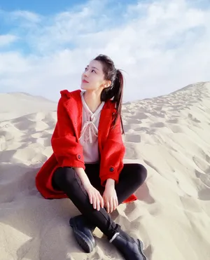 美女明星黄梦莹时尚写真图片_6