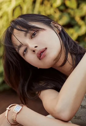 辛芷蕾性感靓丽时尚杂志封面大片_2