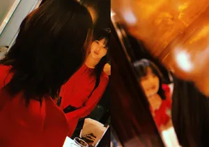 辛芷蕾红裙性感迷人写真图片_5