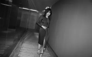 辛芷蕾红裙性感迷人写真图片_9