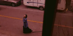 辛芷蕾时尚杂志封面冷艳性感写真图片_3