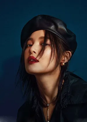 辛芷蕾性感红唇妩媚杂志写真图片_1