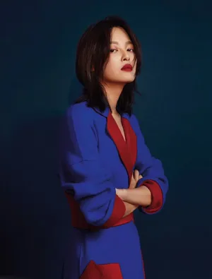 辛芷蕾性感红唇妩媚杂志写真图片