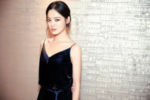 辛芷蕾吊带长裙优雅性感活动照图片_6