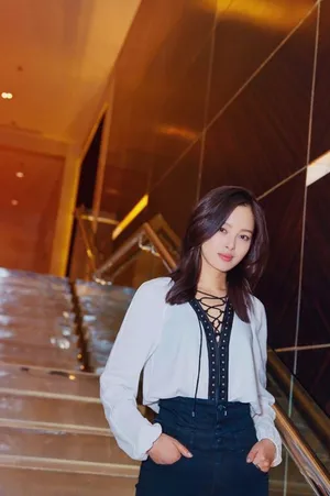 辛芷蕾性感西服衬衫写真图片