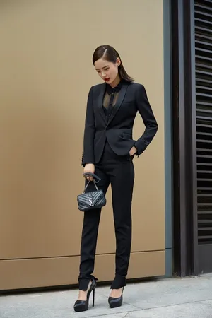 辛芷蕾性感西服衬衫写真图片_2