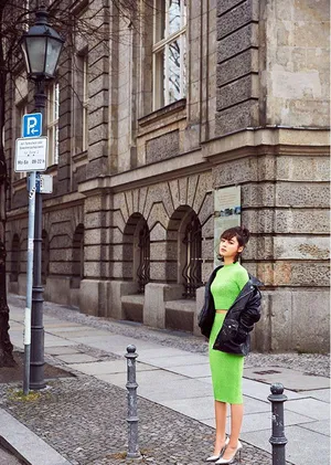 辛芷蕾高清气质写真图片：妩媚不失清新