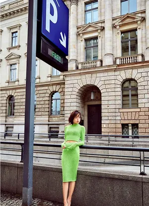 辛芷蕾高清气质写真图片：妩媚不失清新_3