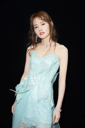 柴碧云湖水绿薄纱长裙美艳典雅写真图片