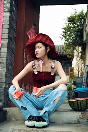 柴碧云个性破洞裤夏日清爽写真图片_2