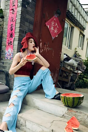 柴碧云个性破洞裤夏日清爽写真图片_4