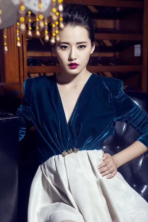柴碧云深V礼服气质典雅写真图片_3