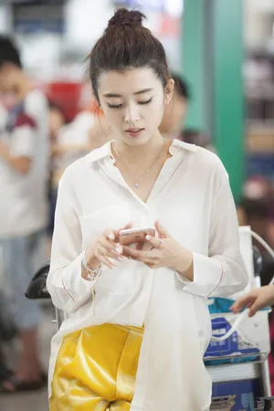 李若嘉清爽大气图片：少女力十足