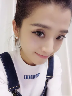 李若嘉呆萌可爱自拍图片
