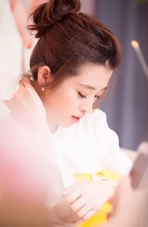 李若嘉清新甜美图片