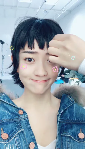 梁洁可爱卖萌自拍照图片_2