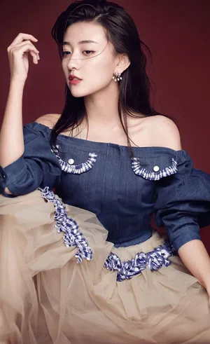 梁洁鬼马俏皮时尚写真高清图片_1