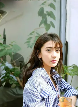 梁洁清新靓丽时尚写真高清图片_2